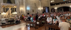 Enfermos y ancianos elevan sus plegarias en la Caravana Blanca