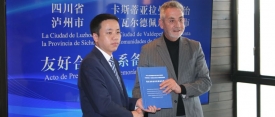 Valdepeñas y la ciudad china de Luzhou se hermanan para ampliar su proyección comercial y cultural