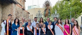 El presidente de la Diputación de Ciudad Real acompaña a los porzuniegos en la procesión en honor a la Virgen del Rosario