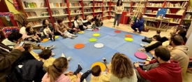 Las familias celebran el Día del Libro en la Bebeteca del Centro Social de La Granja