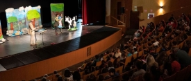El Teatro Auditorio de Argamasilla de Alba se transformó en una divertida aula de inglés