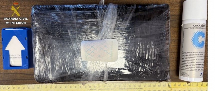 La Guardia Civil detiene a una persona por tráfico de drogas cuando transportaba más de un kilo de cocaína por la A-4